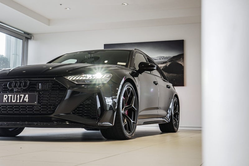 2023 Audi RS6 Avant Performance image 5