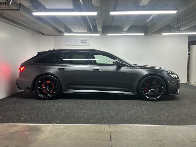 2023 Audi RS6 Avant Performance image 3