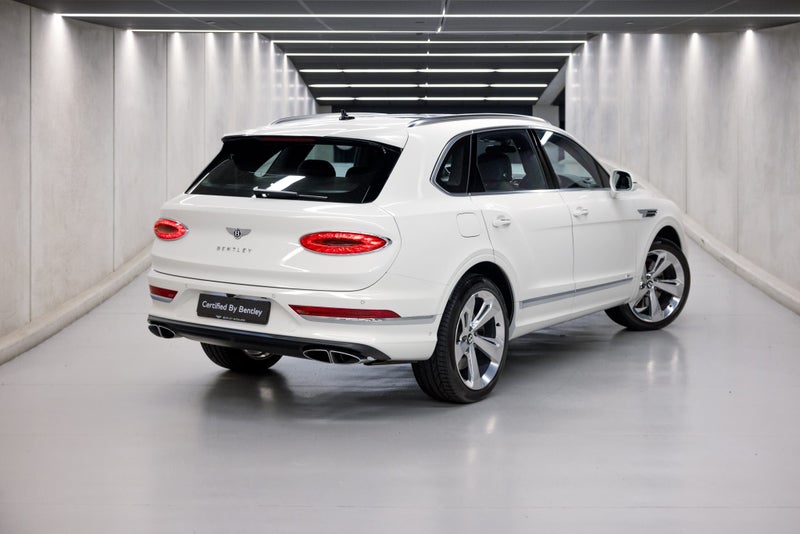 2023 Bentley Bentayga V8 image 3