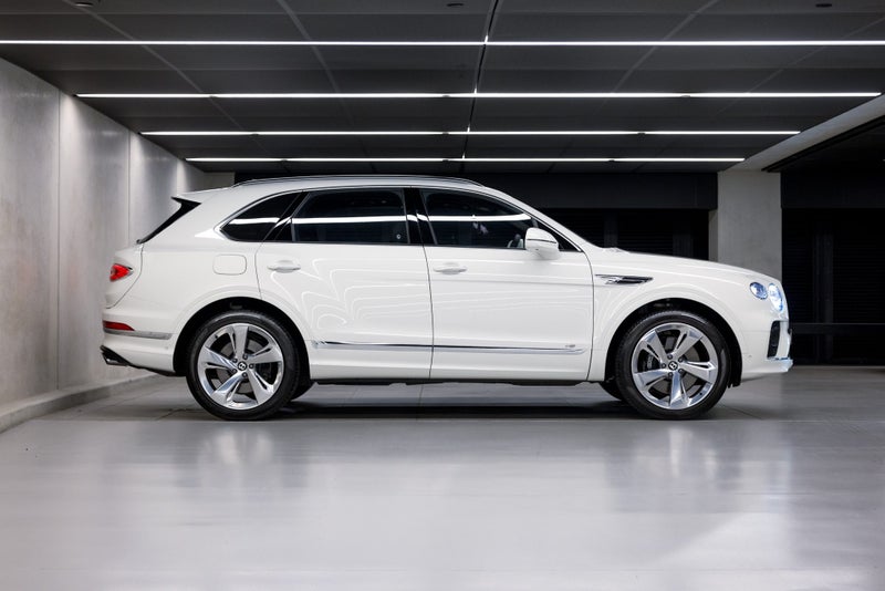 2023 Bentley Bentayga V8 image 5