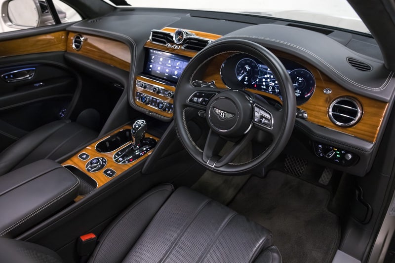 2023 Bentley Bentayga V8 image 2