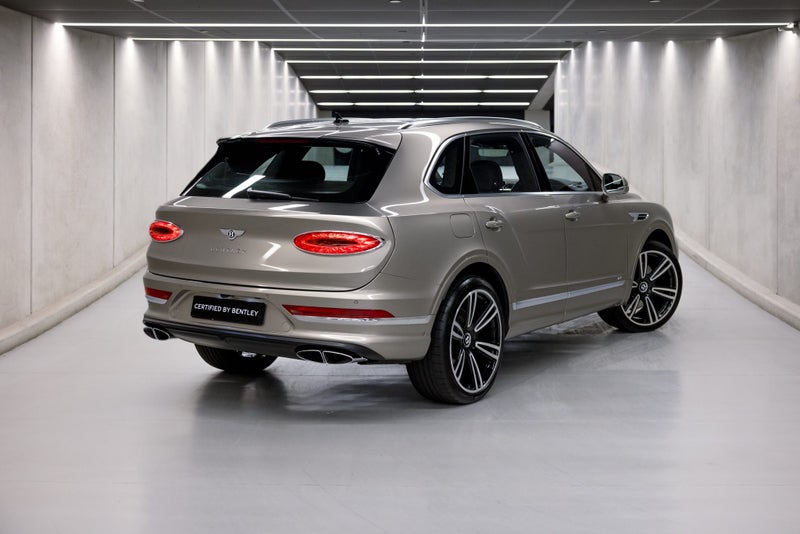 2023 Bentley Bentayga V8 image 3