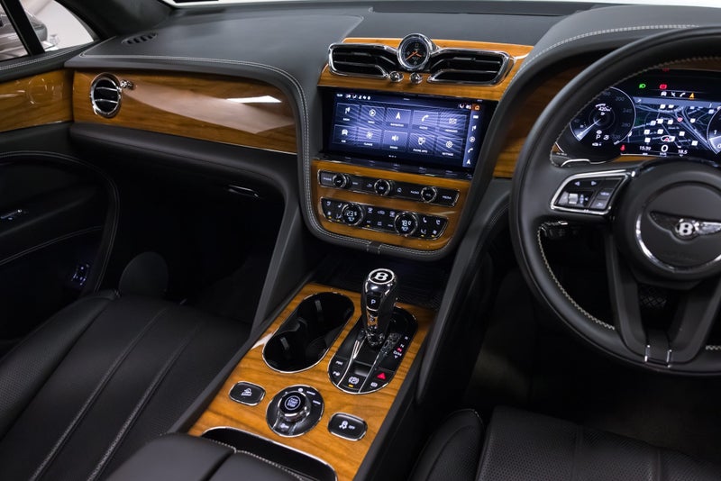 2023 Bentley Bentayga V8 image 4