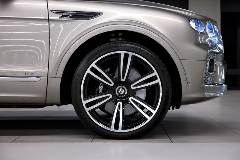 2023 Bentley Bentayga V8 image 5