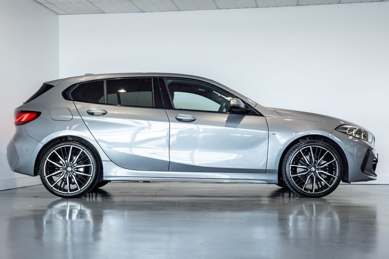 2023 BMW 118i Hatch M Sport image 4