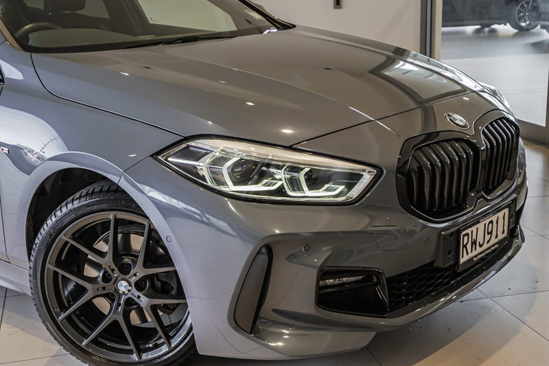 2023 BMW 118i M-Sport Package image 2