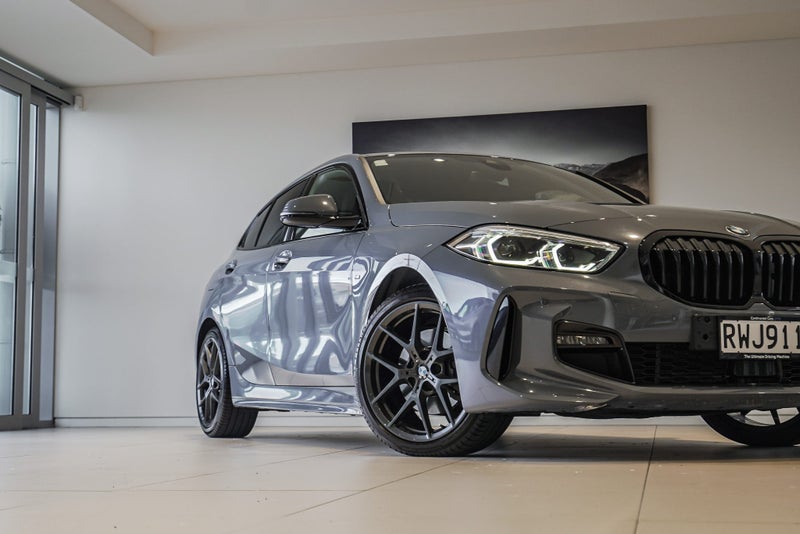 2023 BMW 118i M-Sport Package image 3