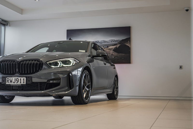 2023 BMW 118i M-Sport Package image 5