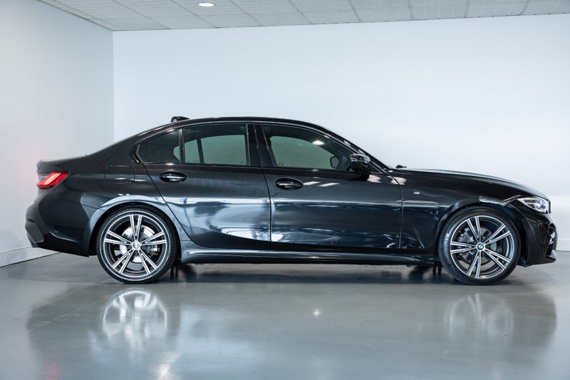 2023 BMW 320i M Sport Sedan image 5