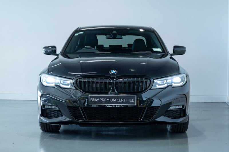 2023 BMW 320i Sedan M Sport image 4