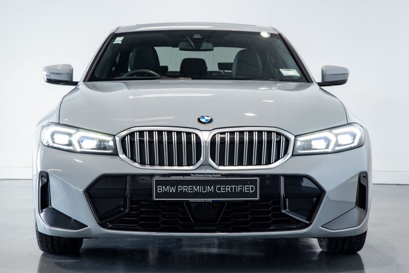 2023 BMW 320i Sedan M Sport + Innovations image 3