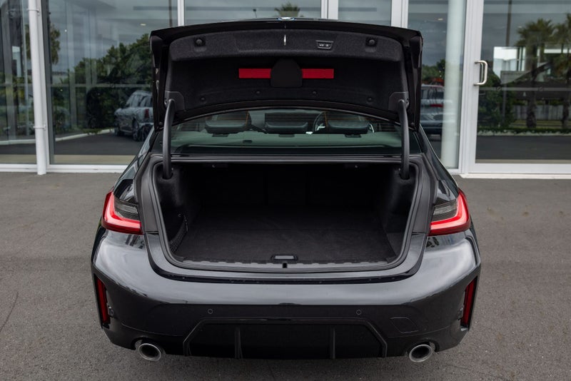 2023 BMW 330e M Sport image 4