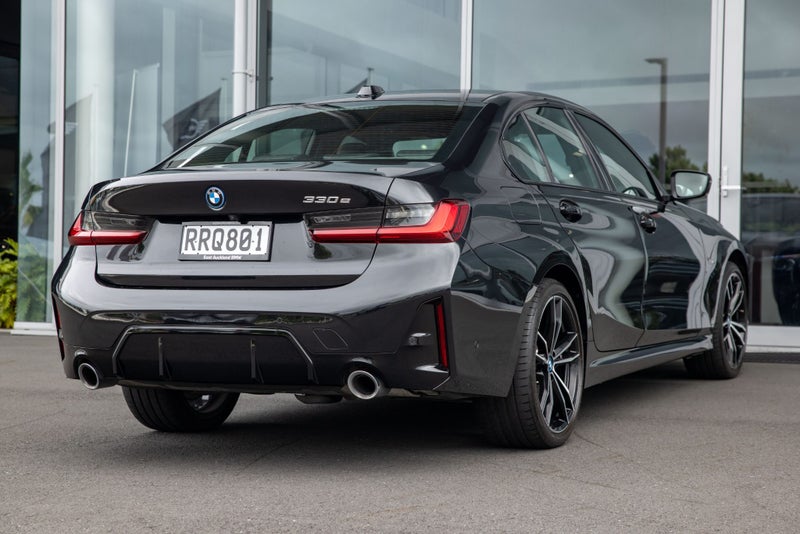 2023 BMW 330e M Sport image 5