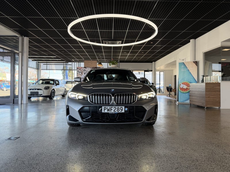 2023 BMW 330e Sedan M Sport image 2