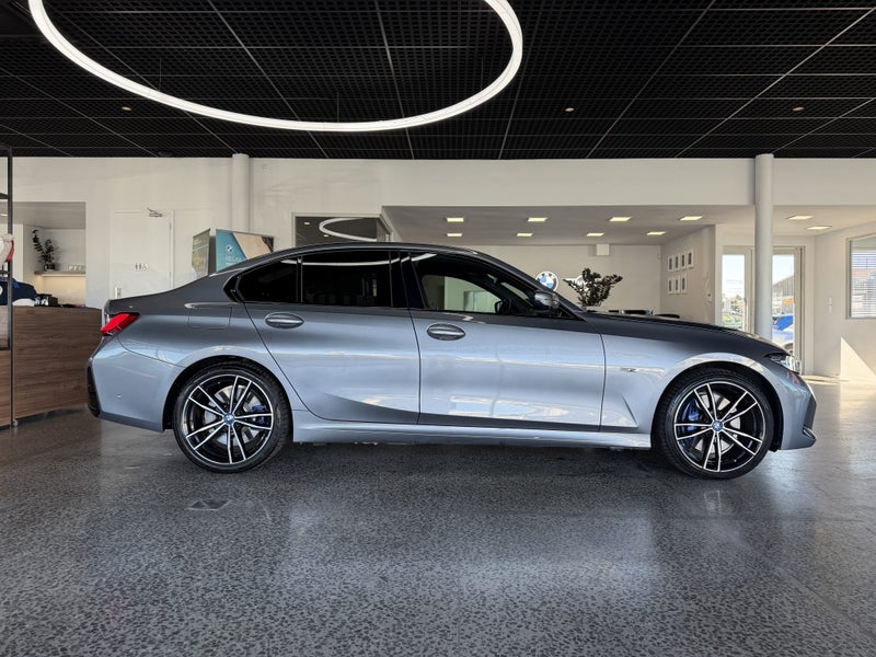 2023 BMW 330e Sedan M Sport image 3