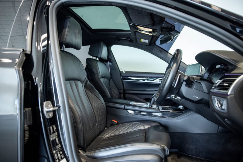 2023 BMW 750i xDrive M Sport image 5