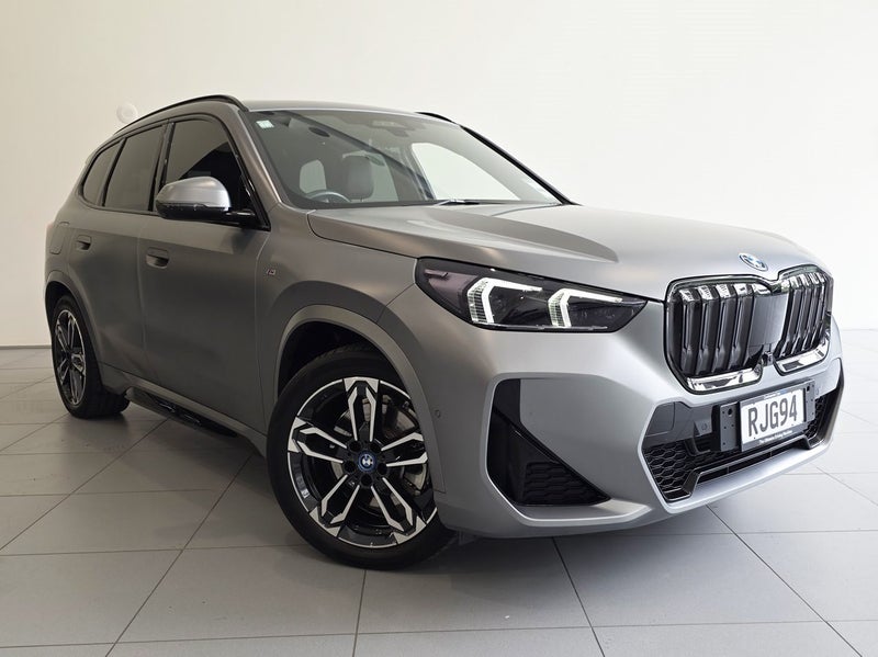 2023 BMW iX1 XDRIVE 30E M Sport image 1