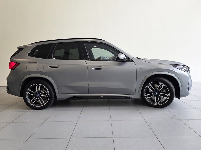 2023 BMW iX1 XDRIVE 30E M Sport image 3
