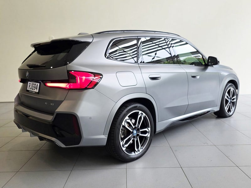 2023 BMW iX1 XDRIVE 30E M Sport image 4