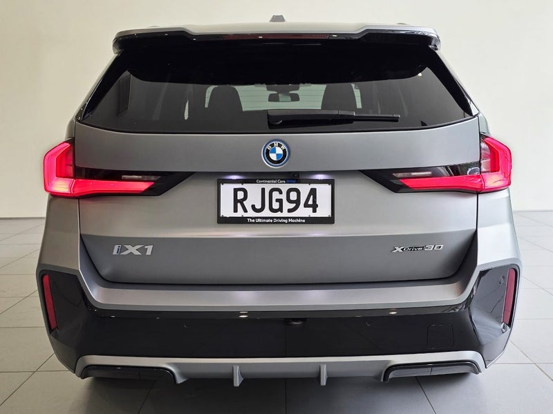 2023 BMW iX1 XDRIVE 30E M Sport image 5