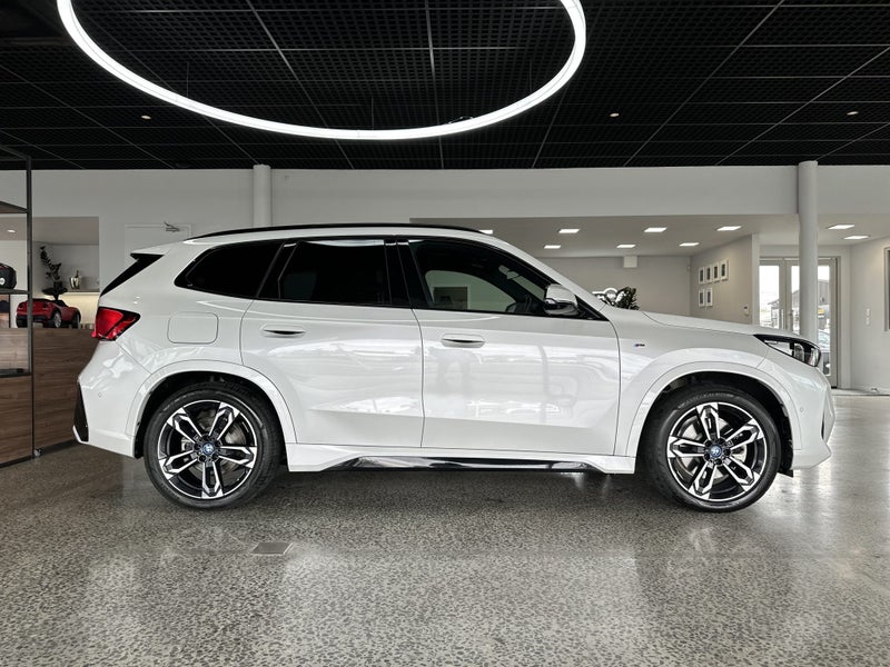 2023 BMW iX1 xDrive30 image 3