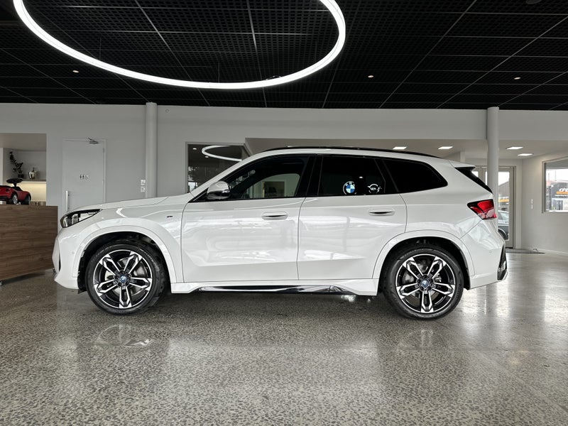 2023 BMW iX1 xDrive30 image 4