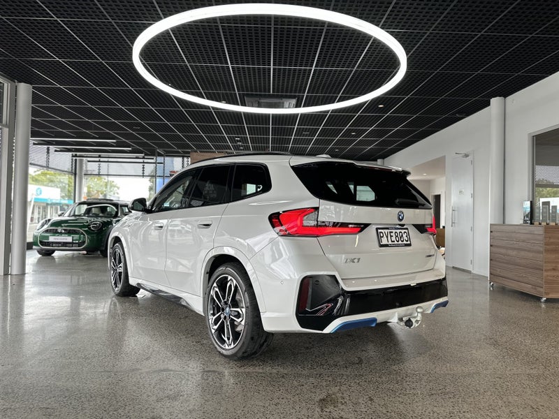 2023 BMW iX1 xDrive30 image 5