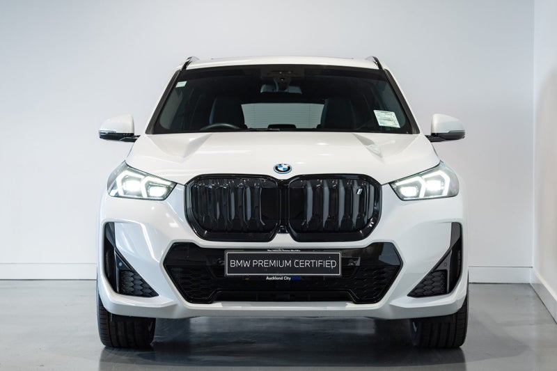 2023 BMW iX1 xDrive30 M Sport image 3