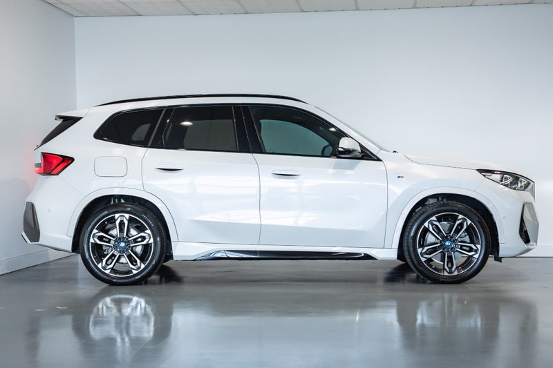 2023 BMW iX1 xDrive30 M Sport image 4