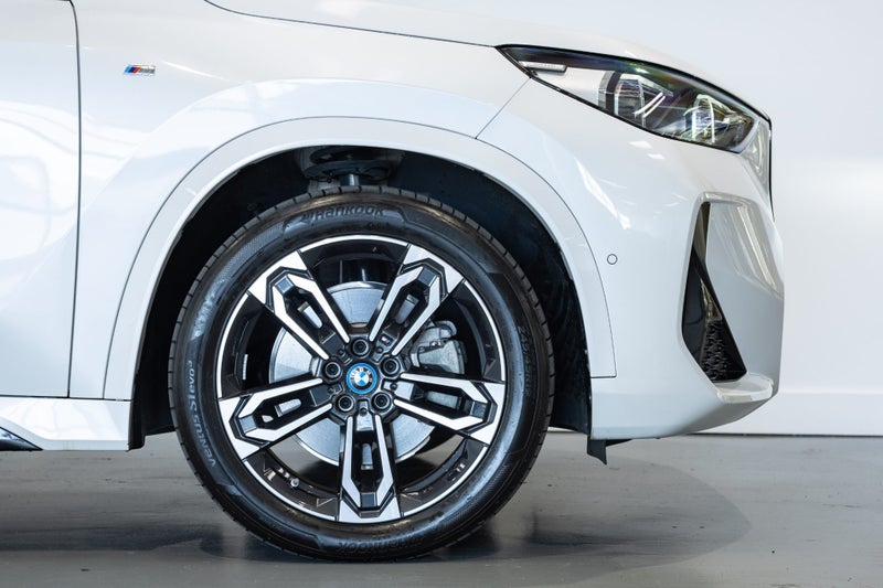 2023 BMW iX1 xDrive30 M Sport image 5