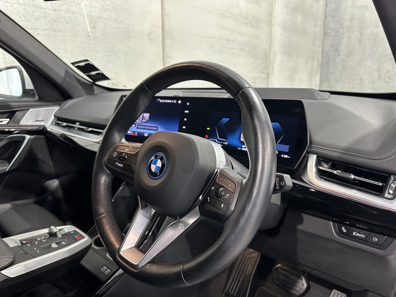 2023 BMW iX1 xDrive30 X-Line image 4