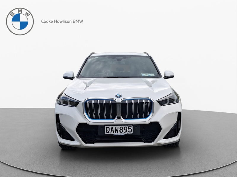 2023 BMW iX1 xDrive30e M Sport image 2