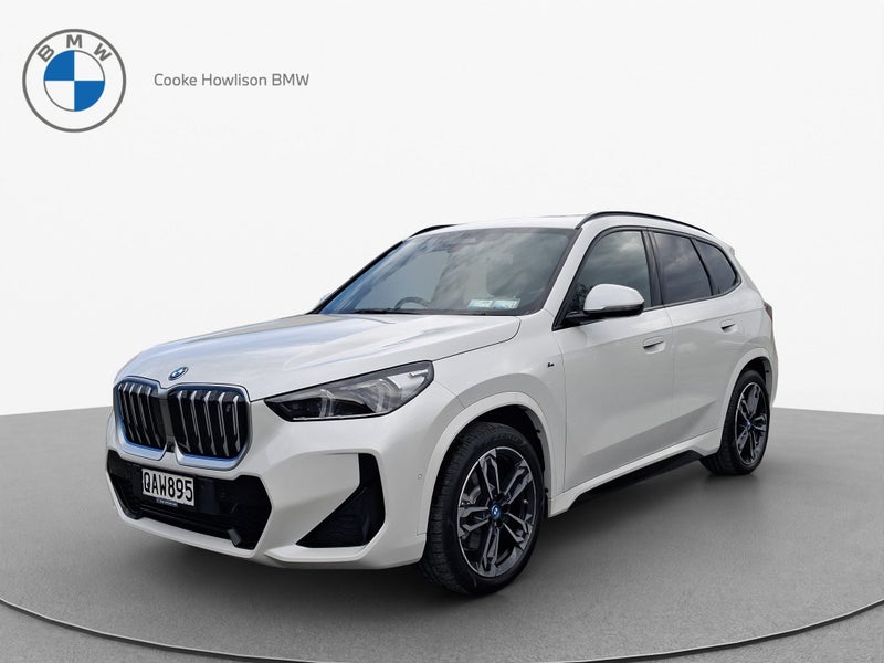 2023 BMW iX1 xDrive30e M Sport image 3