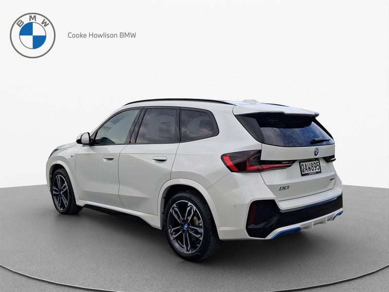 2023 BMW iX1 xDrive30e M Sport image 5