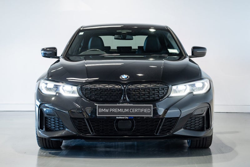 2023 BMW M340i xDrive Sedan M Sport image 3