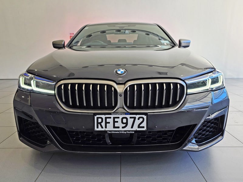 2023 BMW M550i xDrive Sedan M Performance image 2