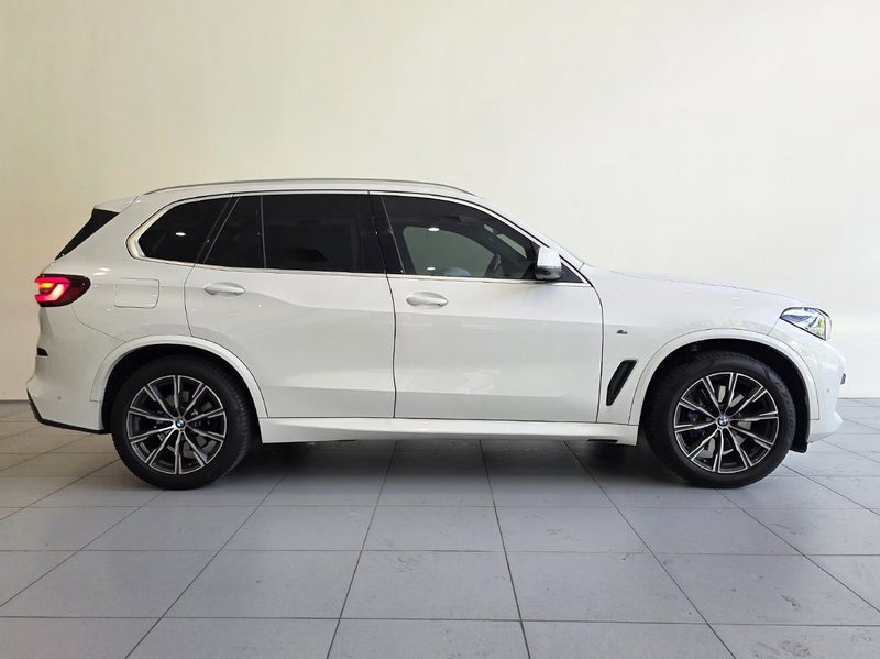 2023 BMW X5 xDrive 30d M Sport image 3