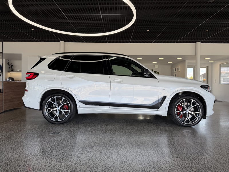 2023 BMW X5 xDrive30d M Sport image 3