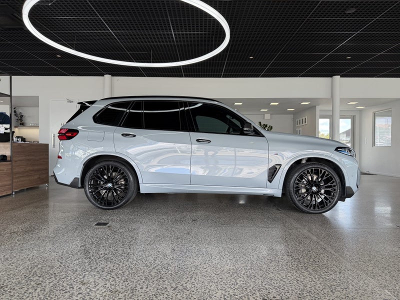 2023 BMW X5 XDRIVE30D M Sport Executive Innovation image 3