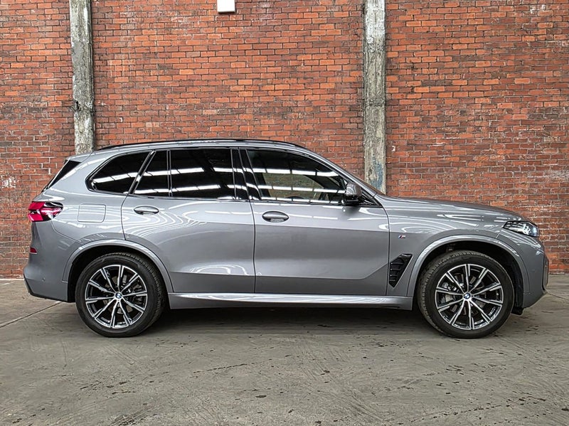 2023 BMW X5 xDrive30d M-Sport with Executive Pa... image 3