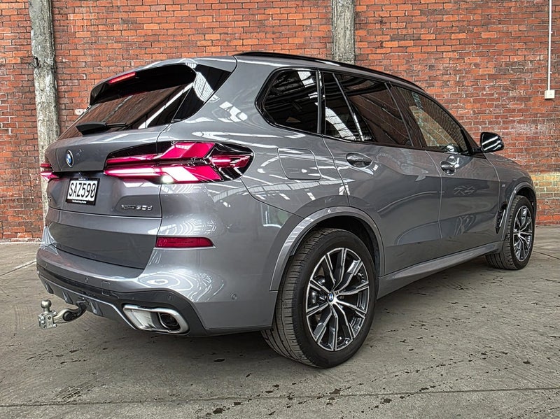 2023 BMW X5 xDrive30d M-Sport with Executive Pa... image 4