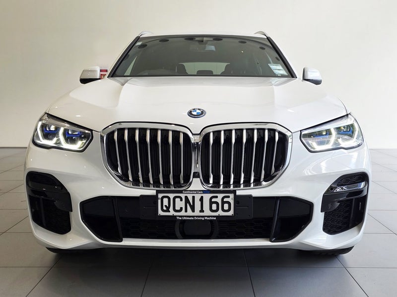 2023 BMW X5 xDrive45e iPerformance M Sport + In... image 2