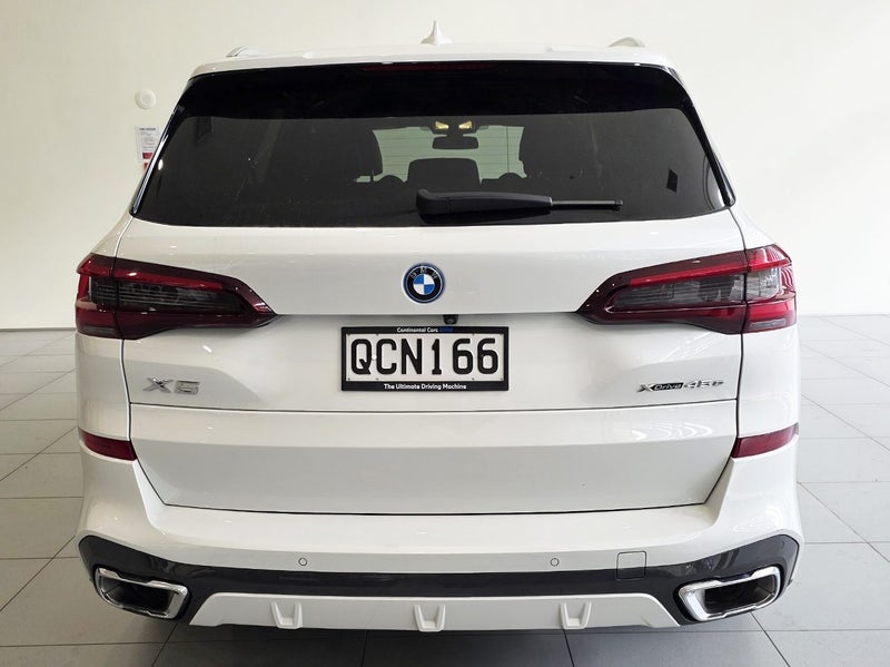 2023 BMW X5 xDrive45e iPerformance M Sport + In... image 5