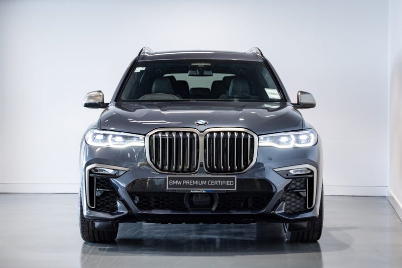 2023 BMW X7 M50d M Performance image 3