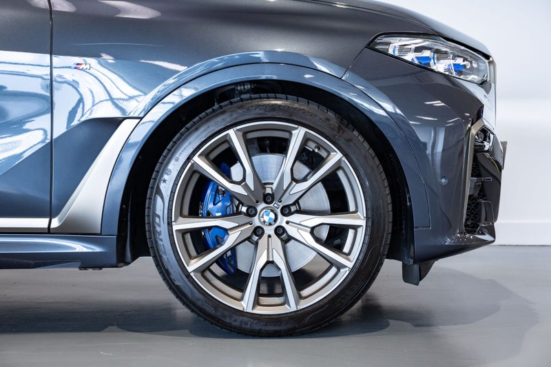 2023 BMW X7 M50d M Performance image 5