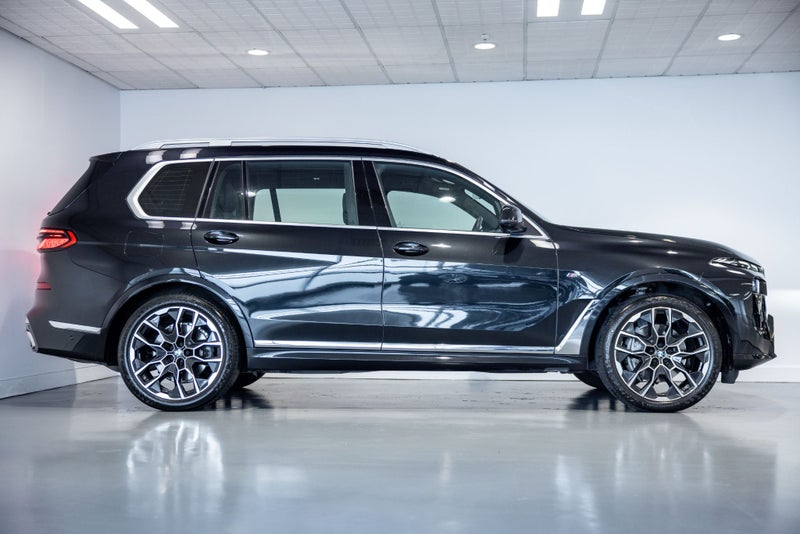 2023 BMW X7 xDrive40d M Sport image 4