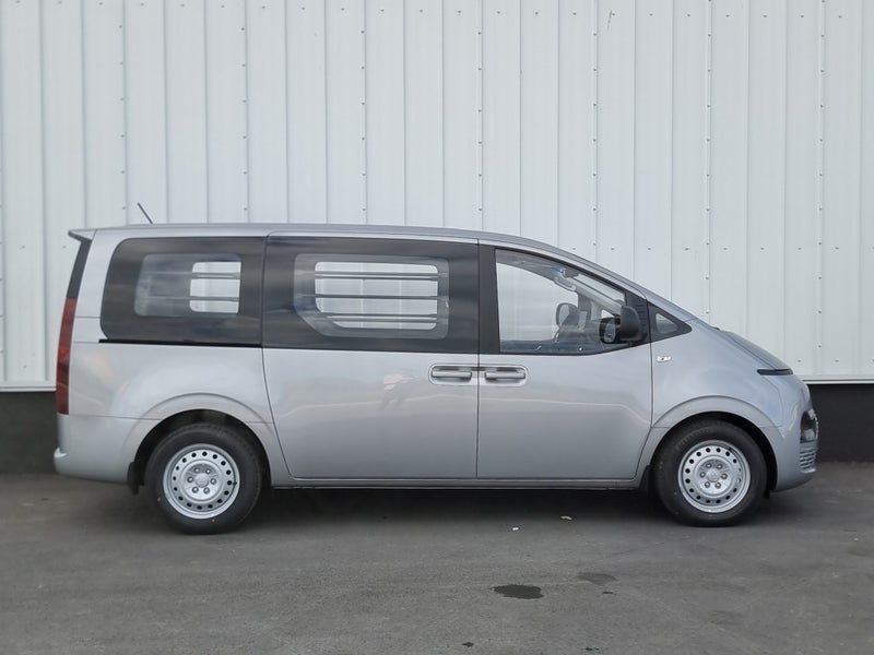 2023 Hyundai Staria Load 2.2Dt/6Mt image 2