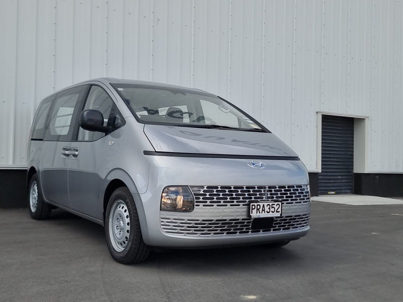 2023 Hyundai Staria Load 2.2Dt/6Mt image 4
