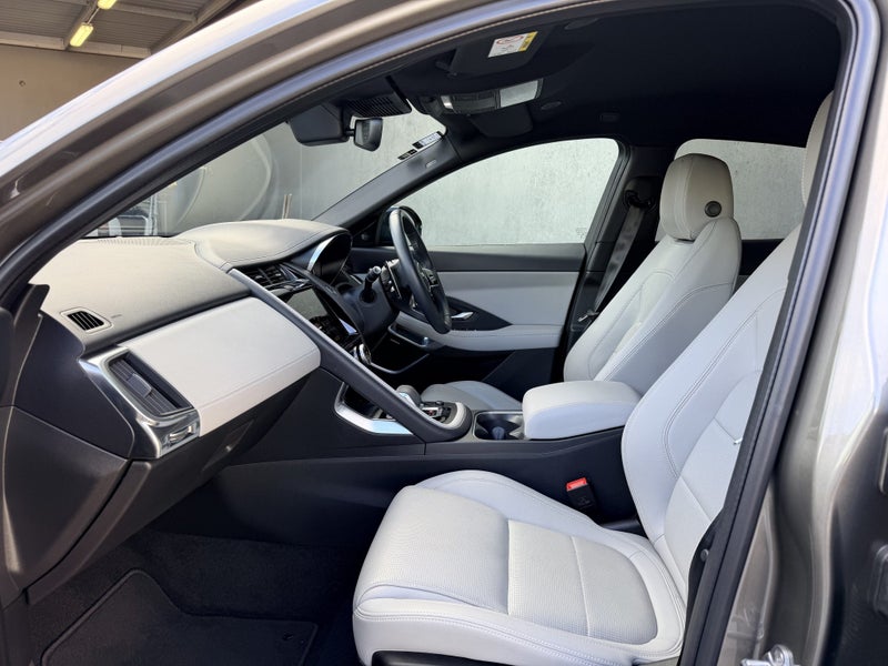 2023 Jaguar E-PACE P250 AWD R-DYNAMIC SE image 3