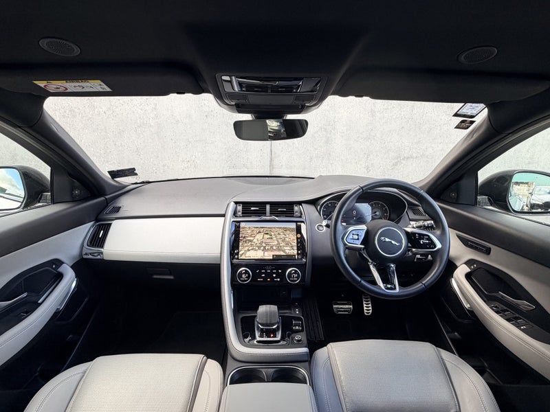 2023 Jaguar E-PACE P250 AWD R-DYNAMIC SE image 4